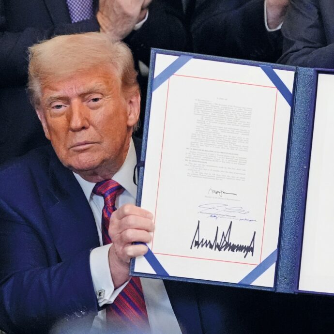 Grandi firme: gli spigoli di Trump (e quelli di Mussolini)