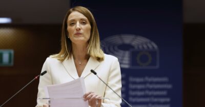 Copertina di L’equilibrismo dell’Ue tra Usa e Cina: una delegazione di Pechino visiterà il Parlamento in autunno. Non succedeva da 7 anni