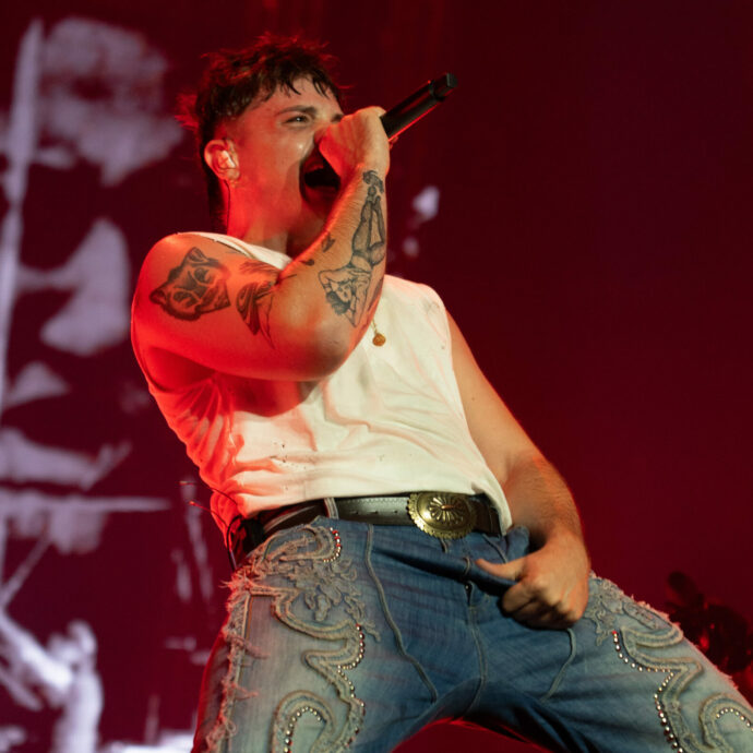 “Abbiamo tante belle sorprese in arrivo. Grato per tutta caz*o di vita”: Olly infiamma il suo popolo al Forum di Milano ed è pronto per i 3 show allo stadio di Genova