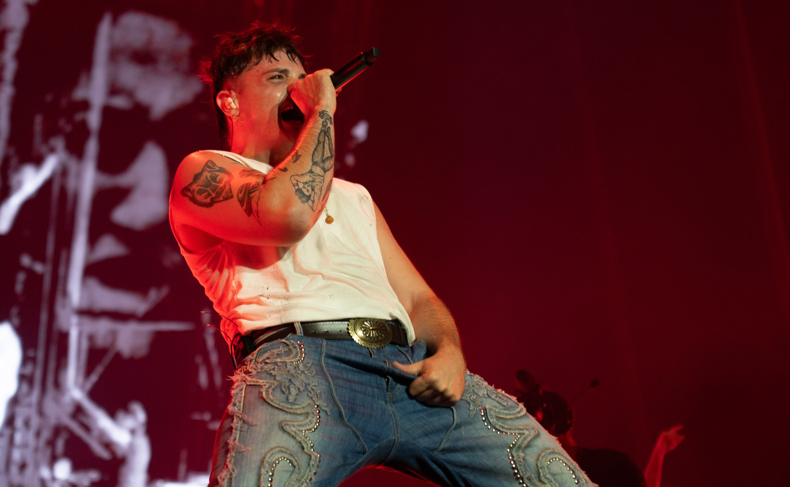 “Abbiamo tante belle sorprese in arrivo. Grato per tutta caz*o di vita”: Olly infiamma il suo popolo al Forum di Milano ed è pronto per i 3 show allo stadio di Genova “Abbiamo tante belle sorprese in arrivo. Grato per tutta caz*o di vita”: Olly infiamma il suo popolo al Forum di Milano ed è pronto per i 3 show allo stadio di Genova