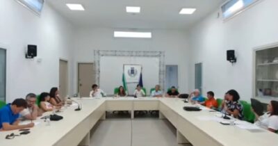 Copertina di “Parlo io e chi perde sta zitto, è la democrazia”: polemica sulla sindaca di Collepasso (Lecce) – Video