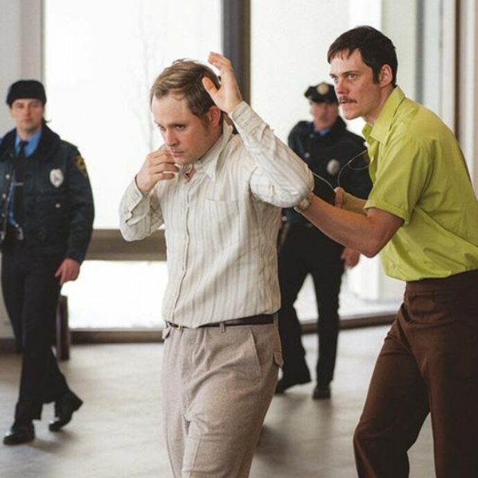 Ovazione per il nuovo film di Gus Van Sant, Dead Man’s wire è una commedia nera tra rivolta popolare (Joker) e allegoria del potere (Bugonia)