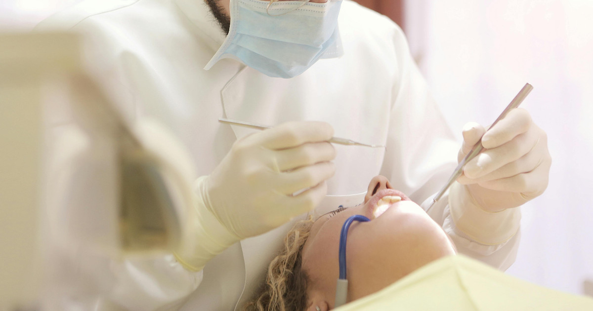Dentista uccide moglie e figlia, poi si suicida. La sua bio recitava: “Tratta i suoi pazienti come ...
