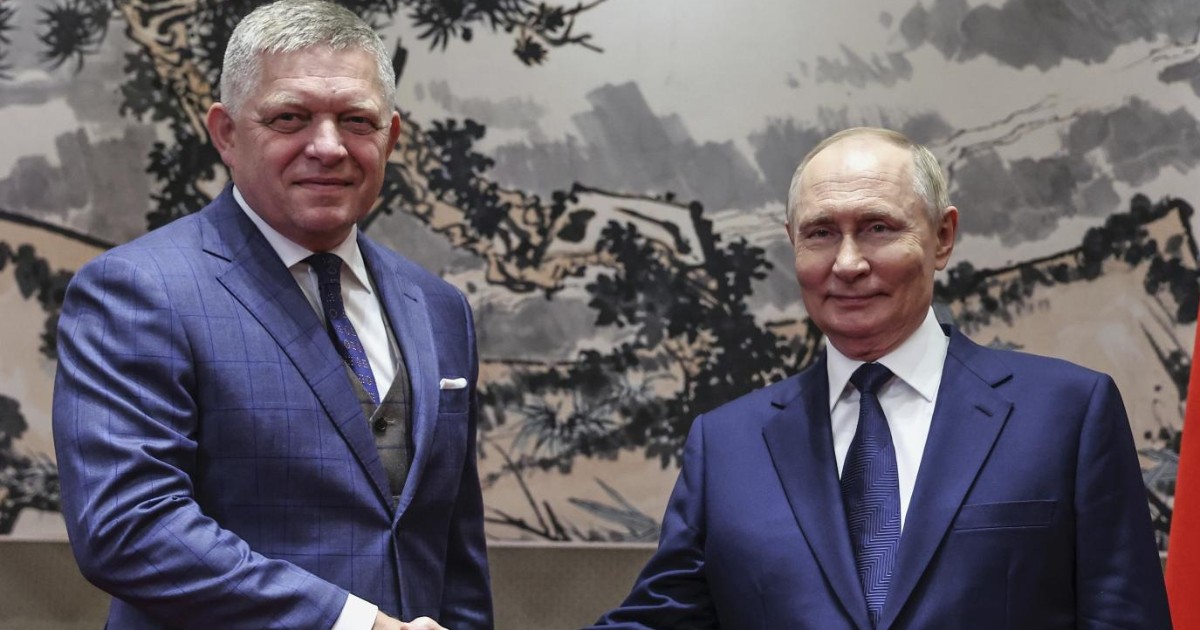 Fico unico leader Ue alla parata di Xi Jinping di fianco Putin e Kim. La vicinanza con Mosca e la posizione dell’Europa Fico unico leader Ue alla parata di Xi Jinping di fianco Putin e Kim. La vicinanza con Mosca e la posizione dell’Europa