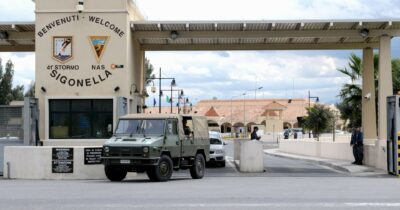 Copertina di Un C-130 israeliano a Sigonella. Libano, altre bombe sull’Unifil