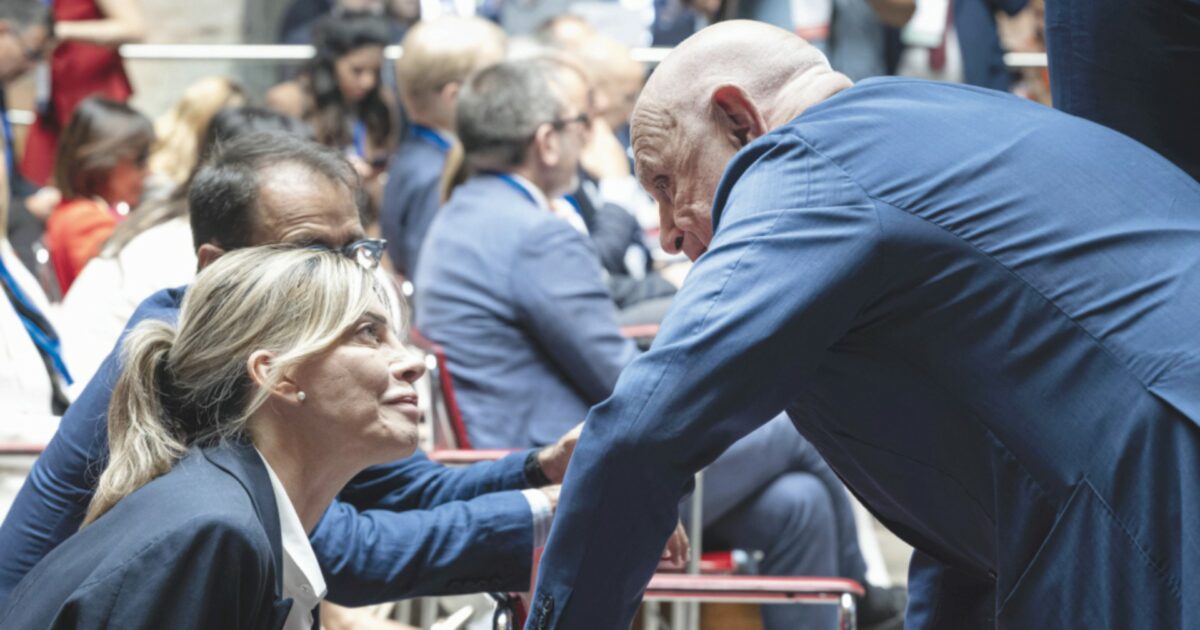 Almasri, chiuse le indagini per la capo di gabinetto di Nordio, Giusi Bartolozzi. Il ministro: “Tempistica sospetta” Almasri, chiuse le indagini per la capo di gabinetto di Nordio, Giusi Bartolozzi. Il ministro: “Tempistica sospetta”