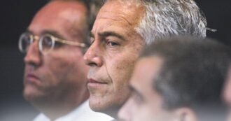 I legami col Mossad, il padre di Ghislaine Maxwell, le incognite sulla Cia: i sospetti su Epstein agente segreto