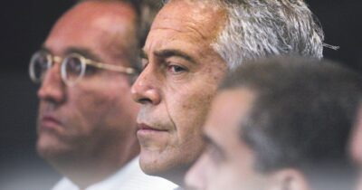 Copertina di I legami col Mossad, il padre di Ghislaine Maxwell, le incognite sulla Cia: i sospetti su Epstein agente segreto