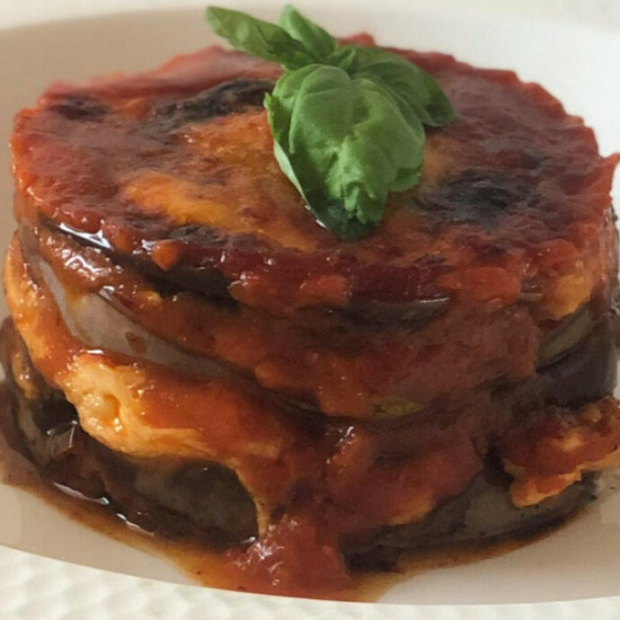 “Rischio chimico, mozzarella non conforme”: melanzane alla parmigiana e pasticcio pesto e pomodorini ritirati dai supermercati. Il richiamo del Ministero della Salute