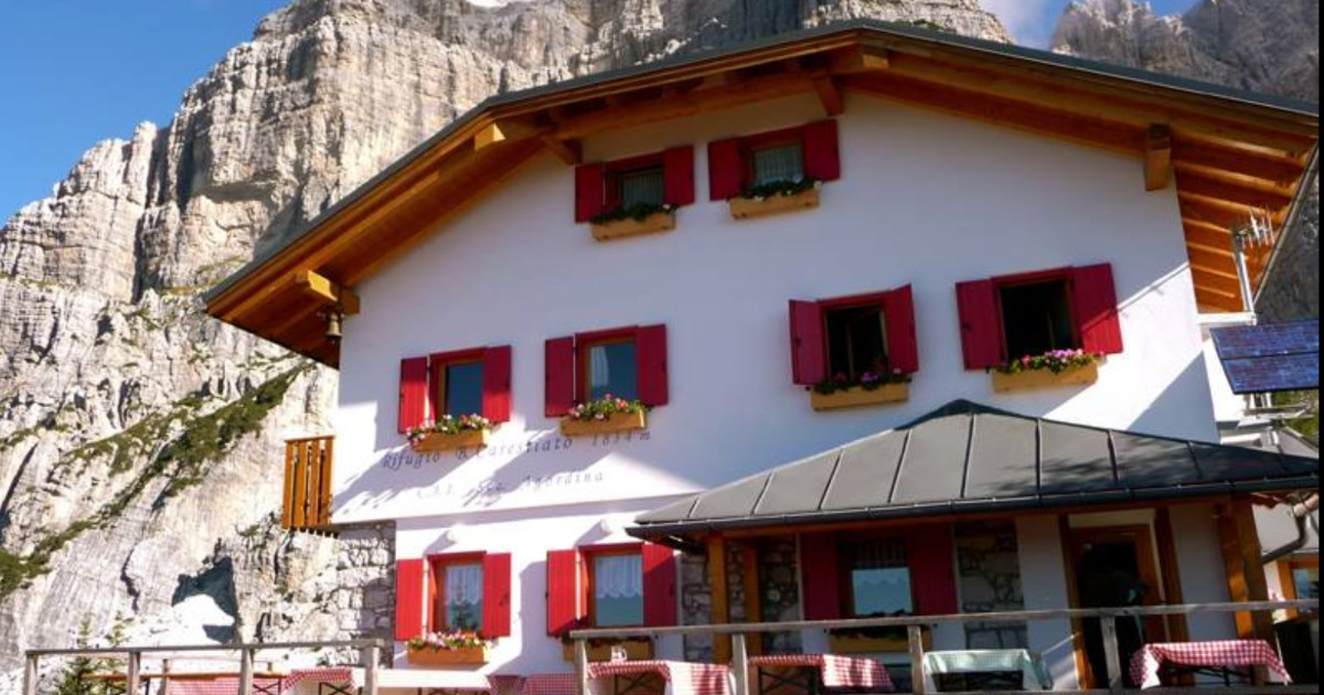 basta prese per i fondelli non siamo un autogrill gestore furibondo con la recensione che boccia il rifugio per i prezzi e il sentiero allucinante