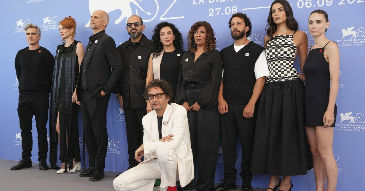 Phoenix, Pitt e Cuaron produttori di The Voice of Hind Rajab. Così Hollywood aiuta la storia della bimba uccisa a Gaza a raggiungere il mondo