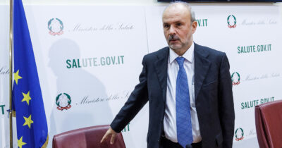 Copertina di Scudo penale per i medici, punibilità solo per colpa grave, via libera del governo. Nota Nordio-Schillaci: “Medici opereranno con più serenità”