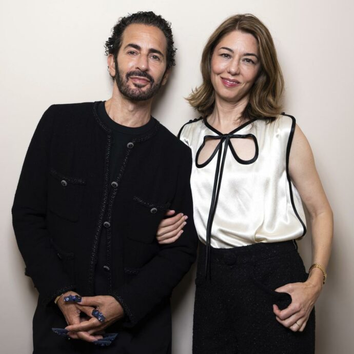 Marc by Sofia, la Coppola racconta Jacobs: chiacchiere tra amici, tanti curiosi filmati d’epoca sulla moda e poco cinema