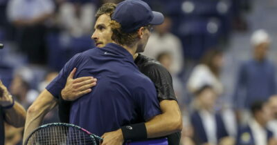 Copertina di “Da fondo è opprimente, ti porta fuori giri. Sono impressionato”: Musetti racconta come ci si sente a giocare contro Sinner