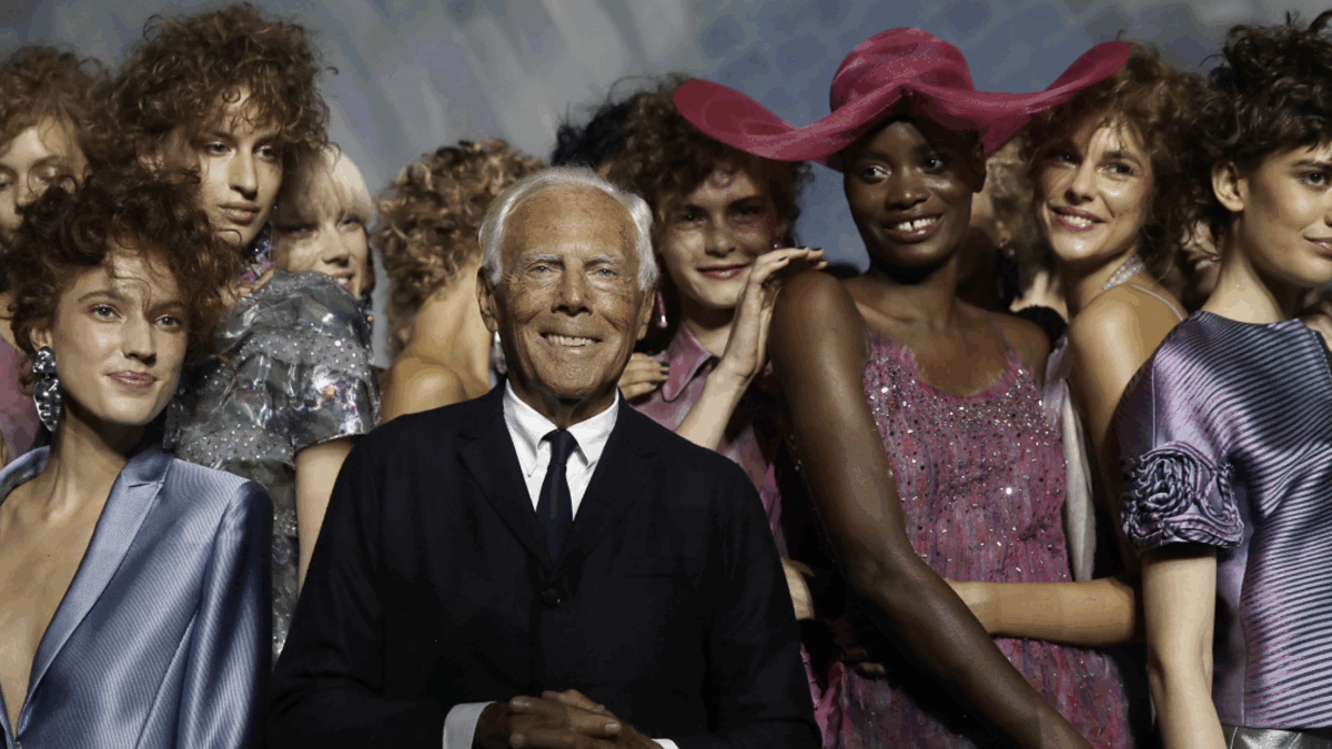 “Uno sguardo senza precedenti sul suo mondo e sulla sua eredità”: la vita del “re della moda” Giorgio Armani in una serie tv con la regia di Ferzan Ozpetek