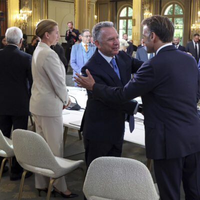 Copertina di Summit del Volenterosi: a Kiev armi e produzione. Macron: “20 sì ai soldati”