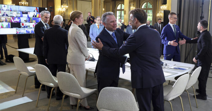 Summit del Volenterosi: a Kiev armi e produzione. Macron: “20 sì ai soldati”