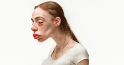 Copertina di “Pelle a chiazze, schiena curva, mento da strega e perde i capelli”: uno studio rivela come saranno le influencer nel 2050