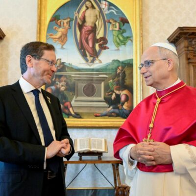 Copertina di Incontro Leone XIV-Herzog: Israele fa sparire Gaza e i due Stati