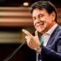 Copertina di M5s, Giuseppe Conte confermato presidente con l’89,3% dei voti: “Avanti tutti insieme a testa alta”