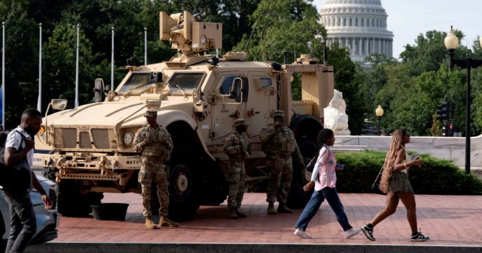 Truppe in città, Washington porta Trump in giudizio