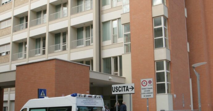 Bimbo di 5 mesi morto in un incidente stradale, auto è finita contro albero per schivare un animale