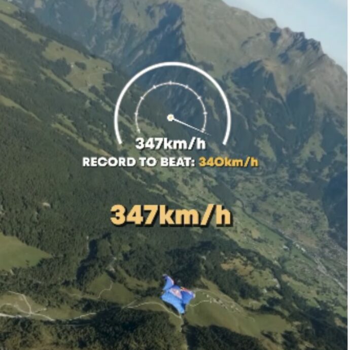 Si lancia da uno sperone di roccia a 3700 metri e “vola” a  347km orari: il base jumper Peter Salzmann stabilisce il record di velocità in caduta libera