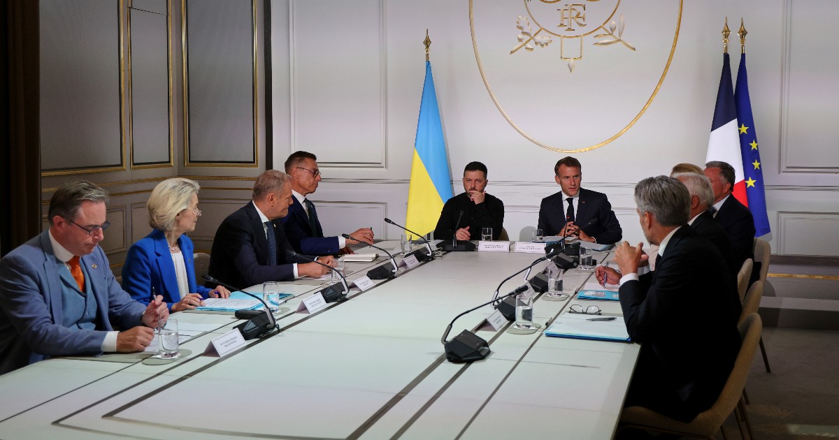Dall’addestramento all’invio di armi: ecco l’accordo dei ‘Volenterosi’ per il sostegno all’Ucraina. Ma sull’invio di truppe Italia e Polonia già si sfilano Dall’addestramento all’invio di armi: ecco l’accordo dei ‘Volenterosi’ per il sostegno all’Ucraina. Ma sull’invio di truppe Italia e Polonia già si sfilano