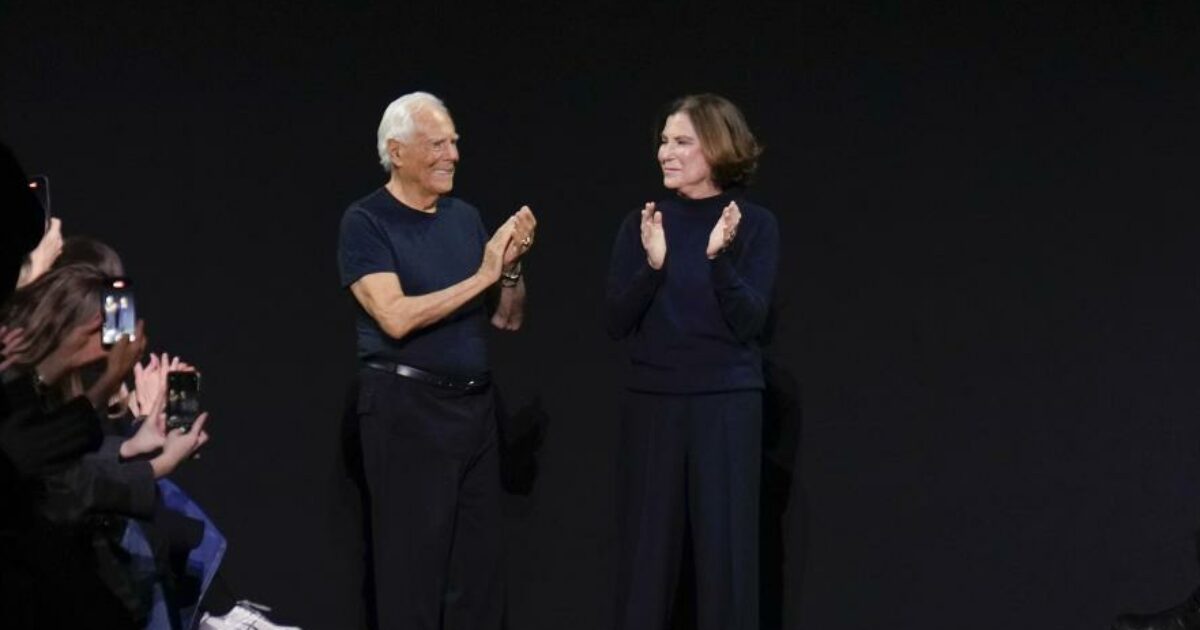 L’eredità di Armani: il patrimonio da 12 miliardi e il piano per la successione, ecco la strategia di “Re Giorgio” per il futuro dell’azienda L’eredità di Armani: il patrimonio da 12 miliardi e il piano per la successione, ecco la strategia di “Re Giorgio” per il futuro dell’azienda