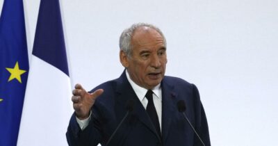 Copertina di Tassa Zucman, il segretario socialista Faure presenta una contro-proposta e aspira alla poltrona del premier Bayrou