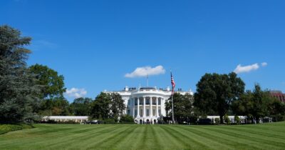 Copertina di Usa, solo 22mila posti di lavoro creati ad agosto. Disoccupazione al 4,3%: record dal 2021. Casa Bianca: “I dati verranno rivisti al rialzo”