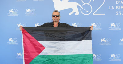 Copertina di Piero Pelù: “Si vedono bambini morire di fame sotto le bombe, mentre l’unica frase della premier Meloni è stato quando hanno colpito delle chiese cristiane”