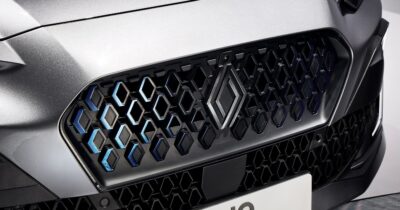 Copertina di Renault Clio E-Tech Hybrid 160 Cv, prestazioni top e autonomia fino a 1000 km