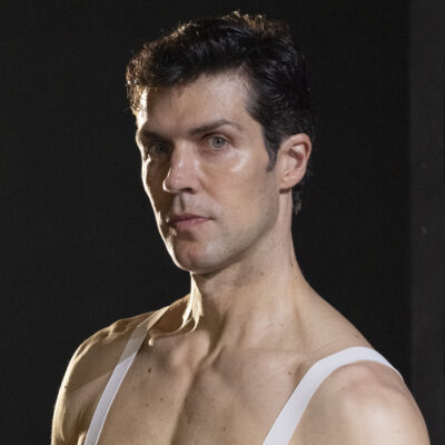 Copertina di “Ci sono traguardi che sembrano appartenere ai sogni”: Roberto Bolle conquista la stella sulla Hollywood Walk of Fame. È il primo ballerino italiano a ricevere questo riconoscimento