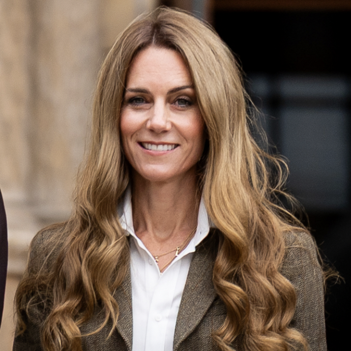 Kate Middleton torna in pubblico con “un biondo perfetto, che mostra forza”:  la nuova apparizione della principessa suscita clamore