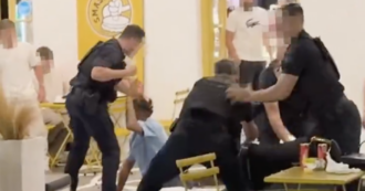 Copertina di Scatta la rissa tra due gruppi di italiani a Mykonos e volano pugni e schiaffi, la polizia interviene – IL VIDEO