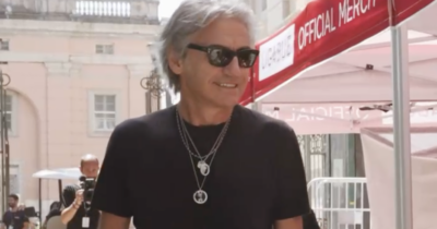 Copertina di Ligabue a spasso per il LigaVillage pronto per “La notte di Certe Notti” alla Reggia di Caserta – IL VIDEO