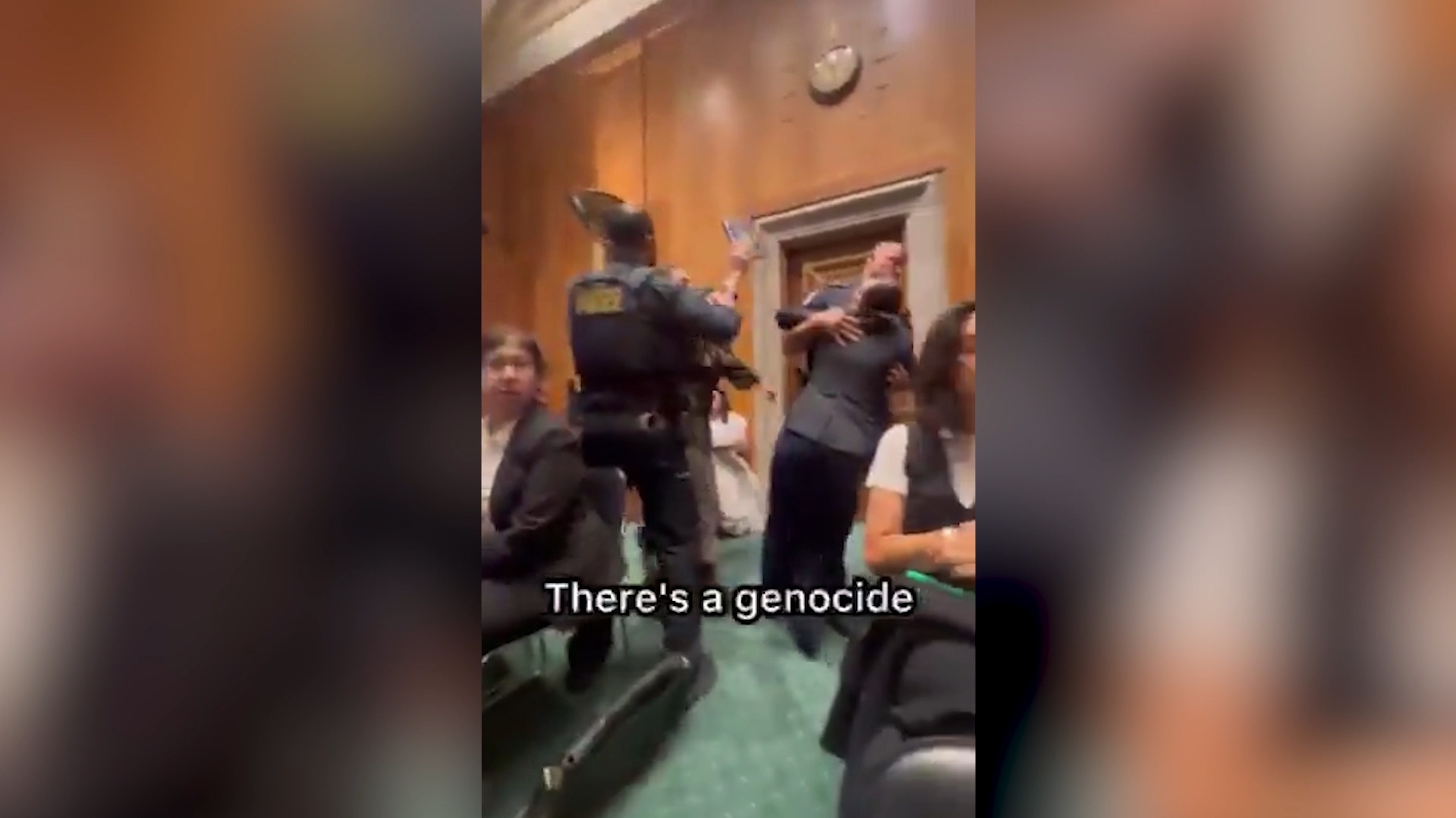 siete complici del genocidio a gaza la clamorosa protesta di due veterani usa in senato la polizia li trascina via 8211 video