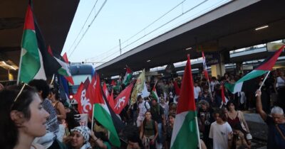 Copertina di Il video della stazione di Pisa occupata: i manifestanti pro-Gaza entrano al binario uno