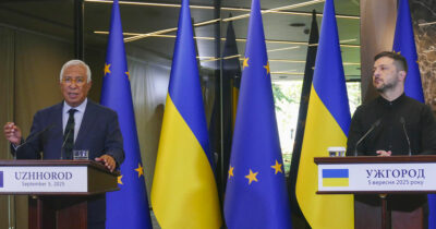 Copertina di Ucraina, scontro in Ue sul petrolio russo. Costa: “L’Ungheria smetta di comprarlo”. Budapest: “Noi lo facciamo allo scoperto. Altri in segreto”