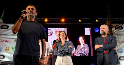 Copertina di Elezioni regionali in Puglia, Decaro piange e dice sì. Vendola ritorna (ma a mezzo servizio)