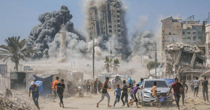 Gaza City, giù i grattacieli. Israele: “Si apre l’inferno”