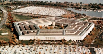 Copertina di Donald mostra i muscoli: “Il Pentagono tornerà Ministero della Guerra”