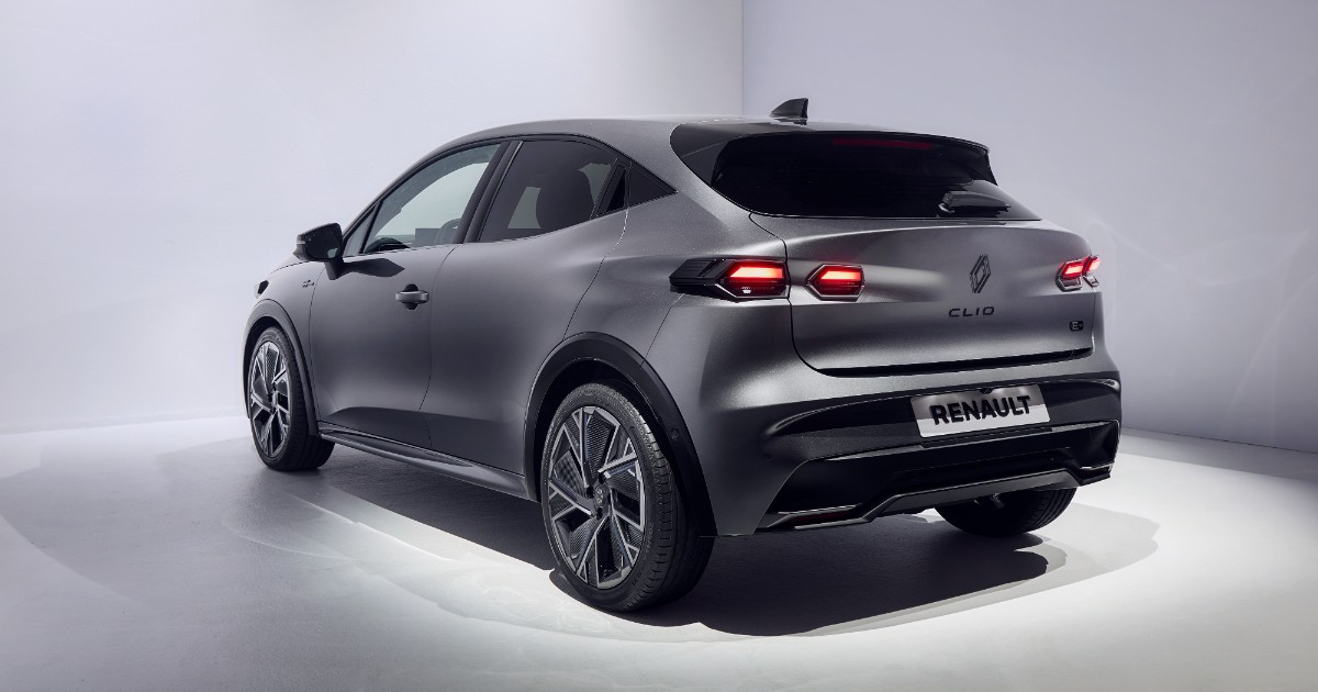 Design scolpito e proporzioni inedite. Renault Clio è più espressiva e grintosa Design scolpito e proporzioni inedite. Renault Clio è più espressiva e grintosa