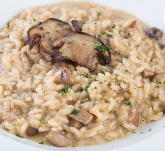 “Pensavano fossero dei porcini, invece erano funghi velenosi”: padre e figlia ricoverati in ospedale dopo aver mangiato il risotto