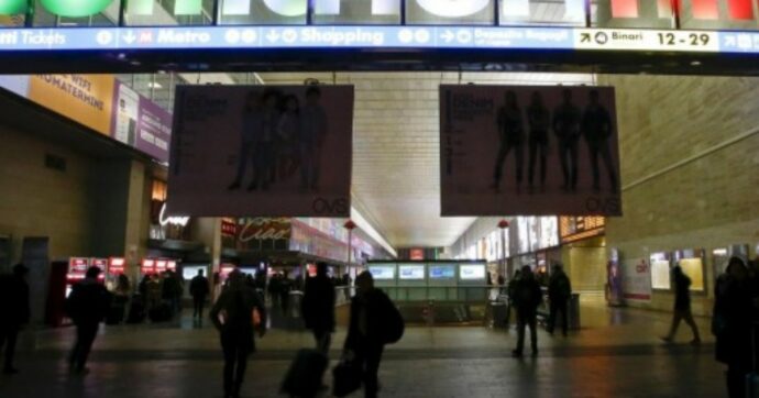 Turista violentata a Roma da un tassista abusivo: lei registra con gli occhiali smart e incastra l’aggressore