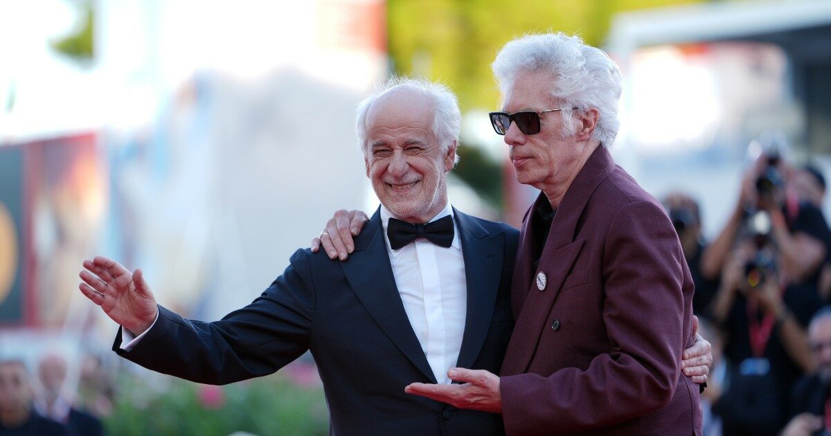 Venezia, i vincitori: il Leone d’oro a Jarmusch. La giuria di Payne incorona Servillo miglior attore, a Rosi il premio speciale Venezia, i vincitori: il Leone d’oro a Jarmusch. La giuria di Payne incorona Servillo miglior attore, a Rosi il premio speciale