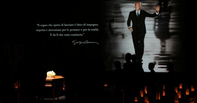 In più di 6mila nel primo giorno di camera ardente di Giorgio Armani. Sindaco Sala: “Subito al Famedio se la famiglia vuole”. Tra i vip Donatella Versace, Beppe Fiorello e Simona Ventura