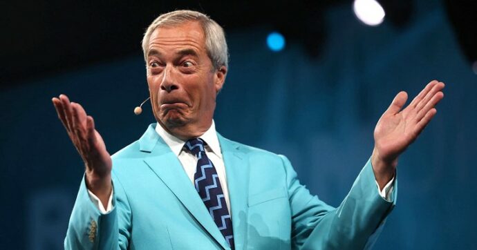 “Laburisti in crisi e conservatori disintegrati”: l’ultradestra di Farage pronta a governare la Gran Bretagna. E rilancia le espulsioni di massa