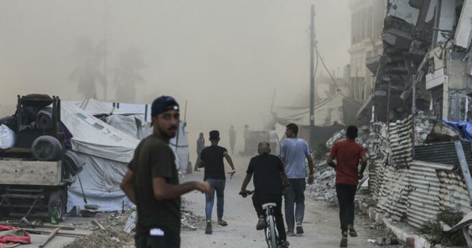 Il Fatto di domani. Gaza City, Israele colpisce il secondo grattacielo. Msf: “Ospedali pieni, distruzione e terrore”. L’Europa si prepara al conflitto con la Russia, Dombrovskis: “Putin mira oltre l’Ucraina”